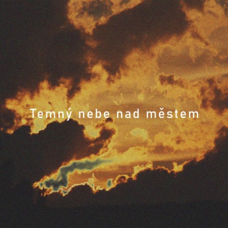 Temný nebe nad městem