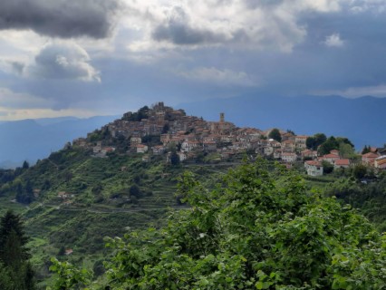 Bajardo the ancient village between history and legend