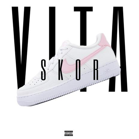 Vita Skor ft. Young Club | Boomplay Music