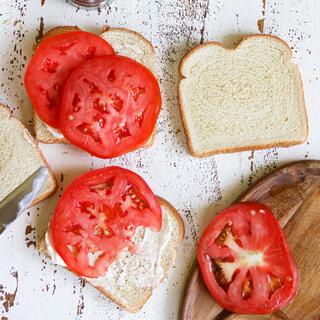 Tomato sandwich