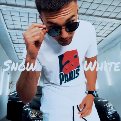 Snow White ft. Bisy | Boomplay Music