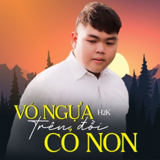 Vó Ngựa Trên Đồi Cỏ Non