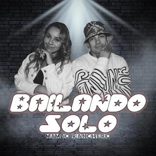 Bailando solo