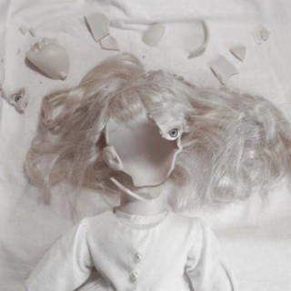 Пластмассовая кукла