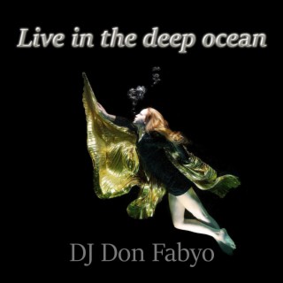 Live in the deep ocean