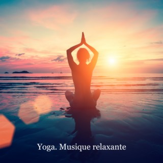 Yoga. Musique relaxante. Renforcer les muscles et la colonne vertébrale. Belle musique pour l'exercice