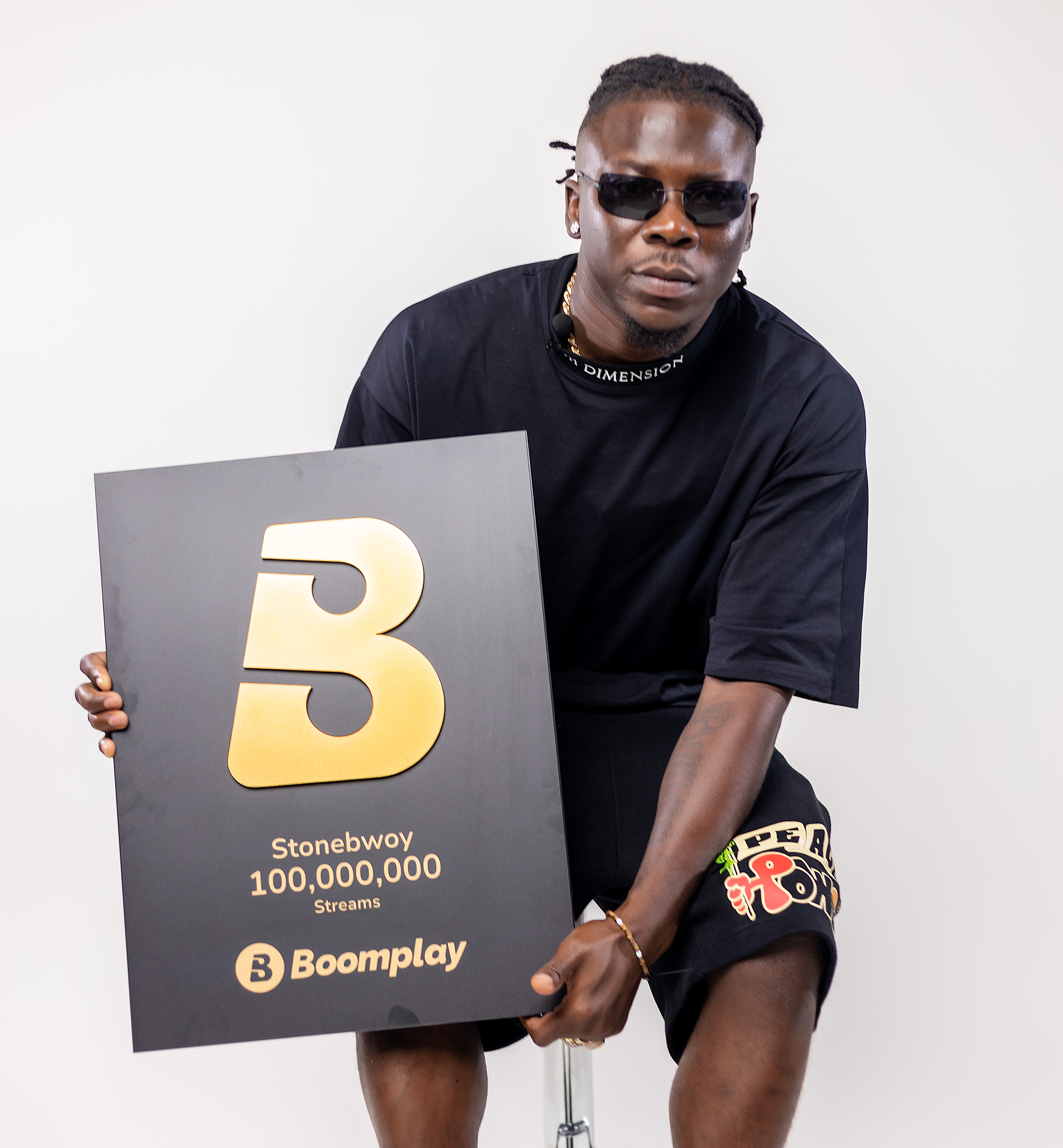 Stonebwoy Receives Golden Club Plaque from Boomplay