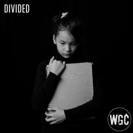 Divided (Latin Version) | Boomplay Music