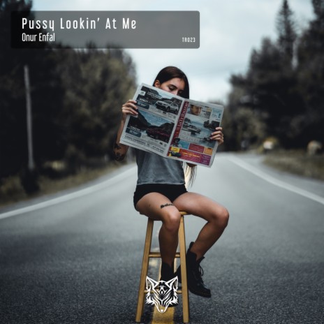 Pussy Lookin' At Me | Boomplay Music