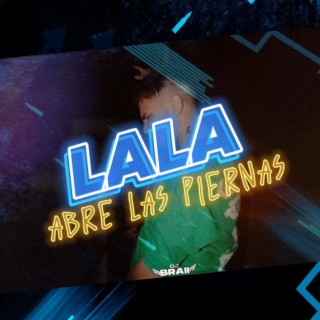 Lala abre las piernas