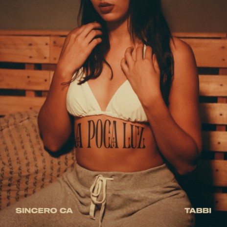 A Poca Luz ft. Tabbi | Boomplay Music