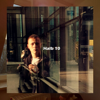 Halb 10