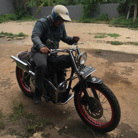 Naik Motor | Boomplay Music