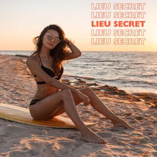 Lieu secret: Salon sexy au coucher du soleil, Détente érotique sur la plage, Extase intime dans un paradis séduisant