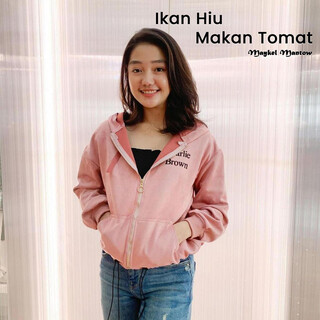 Ikan Hiu Makan Tomat