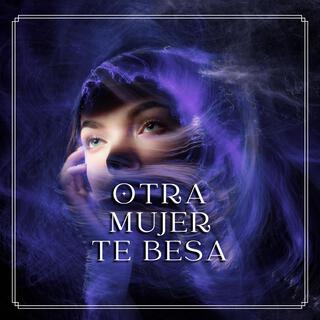 Otra Mujer Te Besa