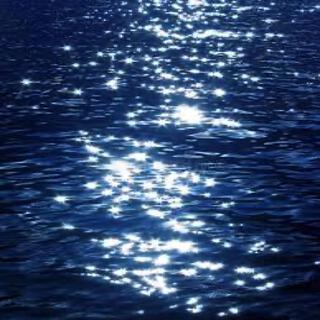 Sparkles on the water dreams