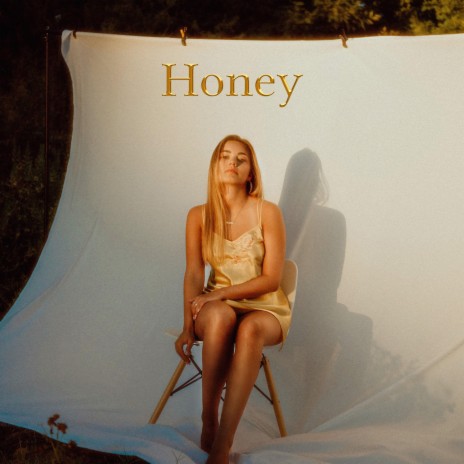 Honey ft. Zeper | Boomplay Music