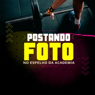 Postando foto no espelho da academia