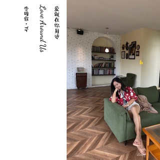 爱就在你身边 Love Around Us lyrics | Boomplay Music