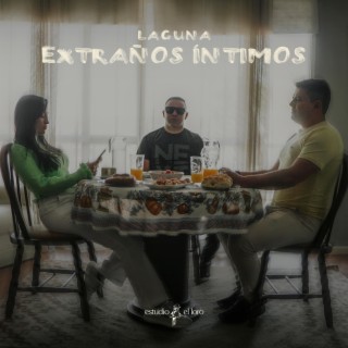 Extraños Intimos lyrics | Boomplay Music