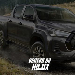 Dentro da Hilux