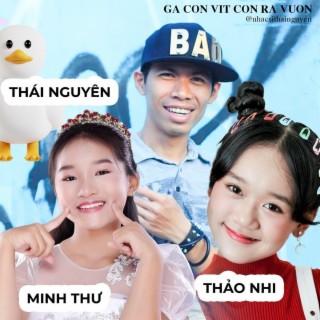 GÀ CON VỊT CON RA VƯỜN