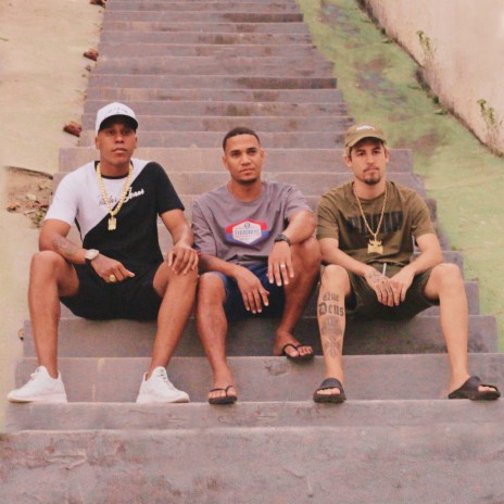 Quem Me Protege Não Dorme ft. Mc Russinho & Martin Grb | Boomplay Music