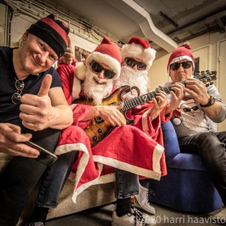 Santa Claus Is Playing Rock'n Roll