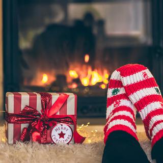 Fireside Christmas: Warm Carols for a Cozy Holiday