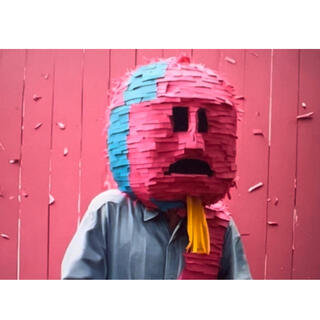 sad piñata