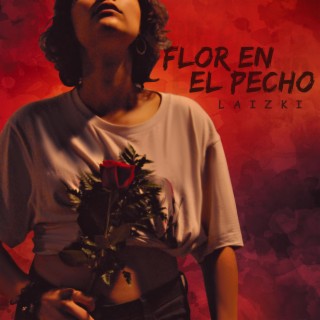 FLOR EN EL PECHO