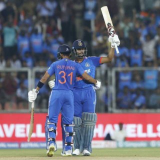 Podcastno. 426 - Jaiswal, Gaikwad, Kishan, and Bishnoi star for India as they seal a comfortable victory over Australia in the 2nd T20 at Thiruvanthapuram.