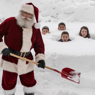 Kerstliedjes: De kerstman begraaft alle kinderen!