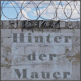 Hinter der Mauer