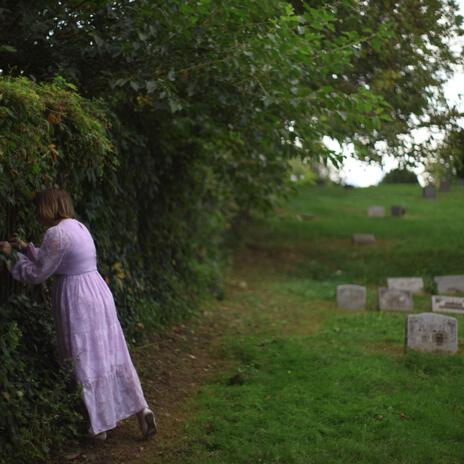 graveyard girl