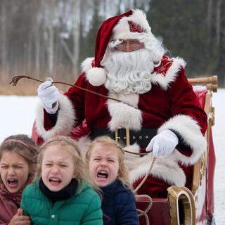 Kerstliedjes: Jankende kinderen trekken de slee!