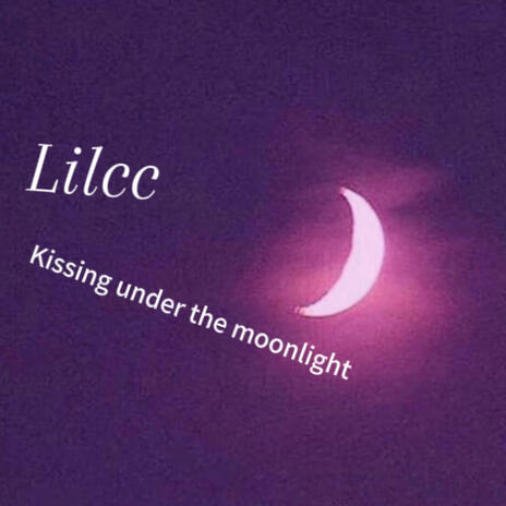 Kissing under the moonlight | Boomplay Music