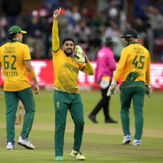Podcast no. 439 - South Africa take a 1-0 lead in the 3-match T20 Series against India courtesy of a Reeza Hendricks special with the bat and Tabraiz Shamsi’s economical bowling performance.
