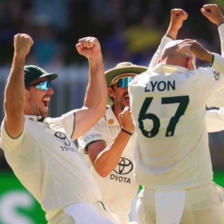 Podcast no. 446 - Australia start the Aussie summer on a positive note as they demolish Pakistan in the 1st Test at Perth.