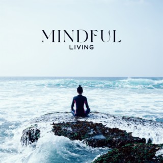 Mindful Living: Spiritual Healing, Easing Stress, Living at The Present Moment