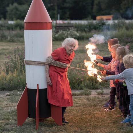 Nieuwjaarsliedjes: Oma de lucht in knallen!