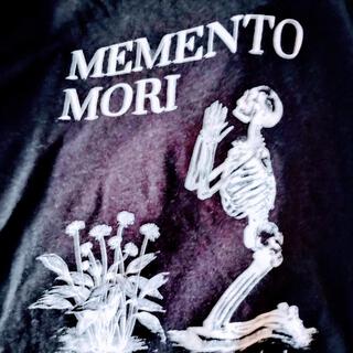 MOMENTO MORI