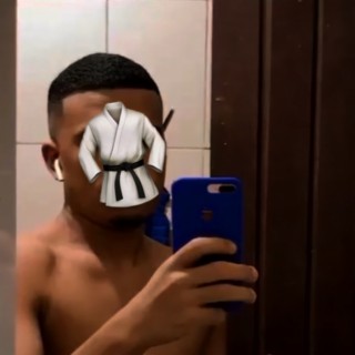 # FOTO É SÓ COM EMOJI NA CARA